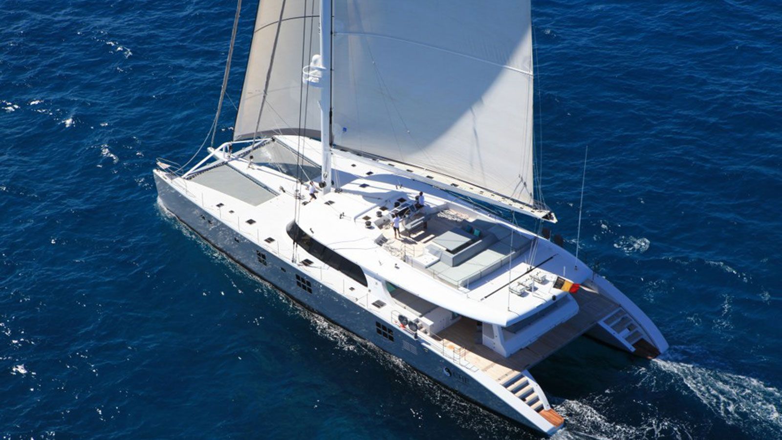 Sunreef catamaran sailing yacht Che sold